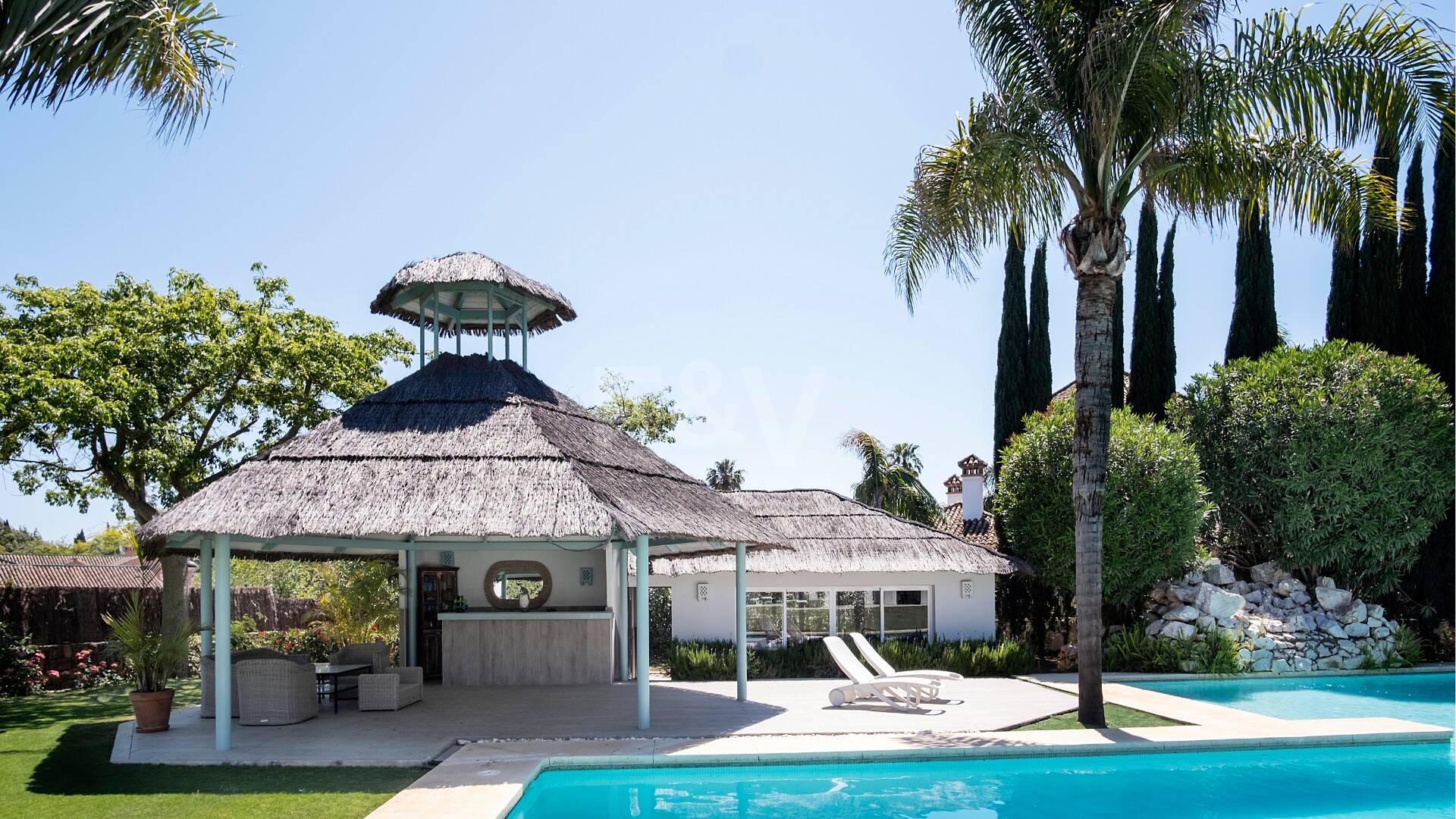 Atemberaubende Luxusvilla nur wenige Schritte vom Strand von Guadalmina entfernt