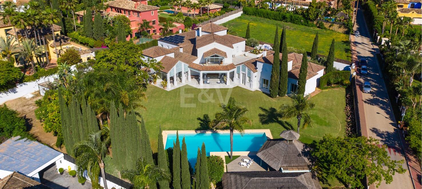 Stunning Luxury Villa just steps from Guadalmina beach