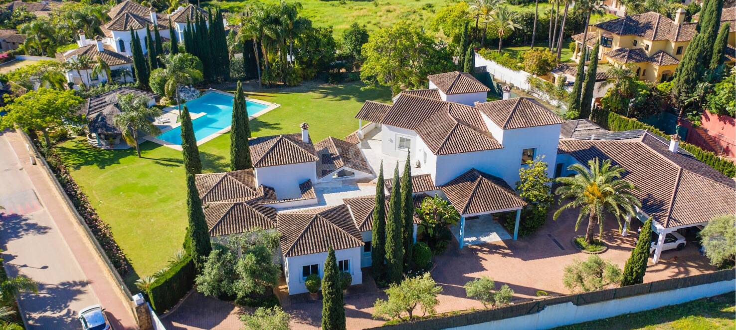Stunning Luxury Villa just steps from Guadalmina beach