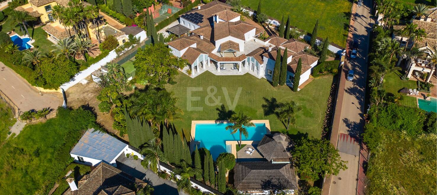 Stunning Luxury Villa just steps from Guadalmina beach