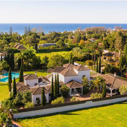 Stunning Luxury Villa just steps from Guadalmina beach