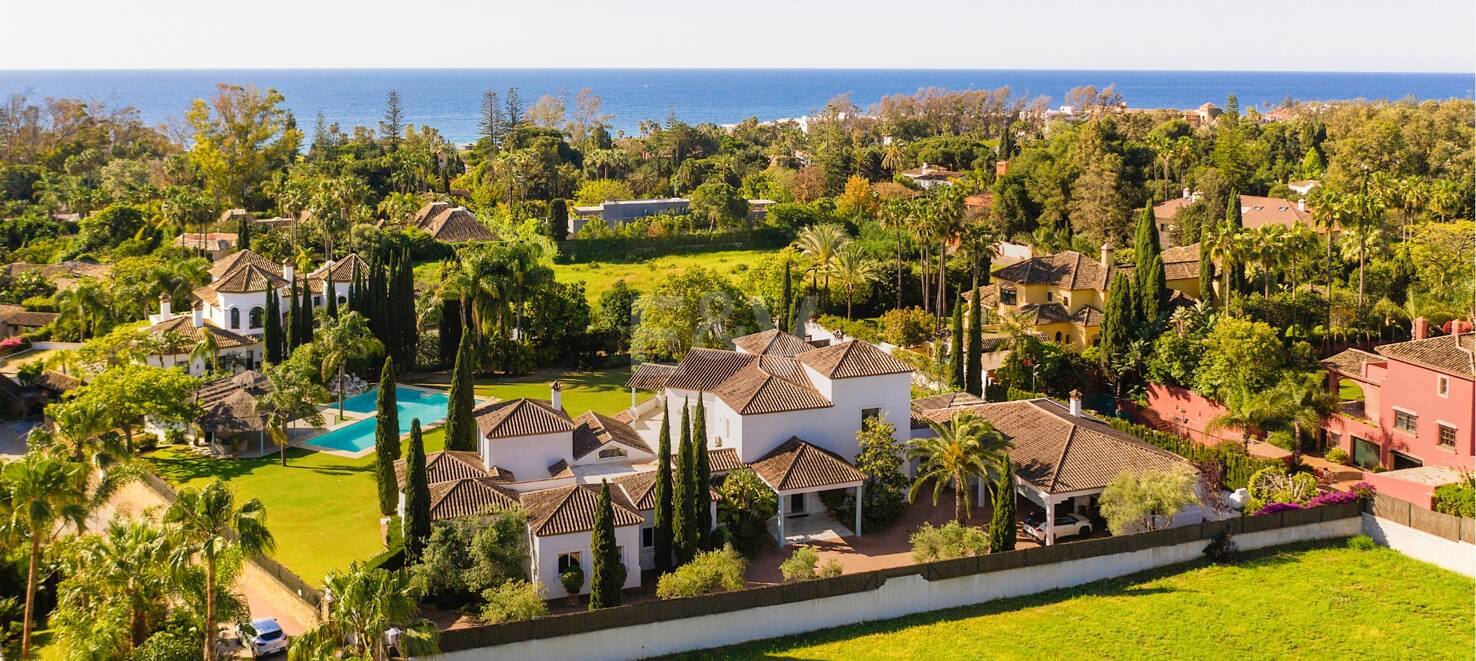 Stunning Luxury Villa just steps from Guadalmina beach