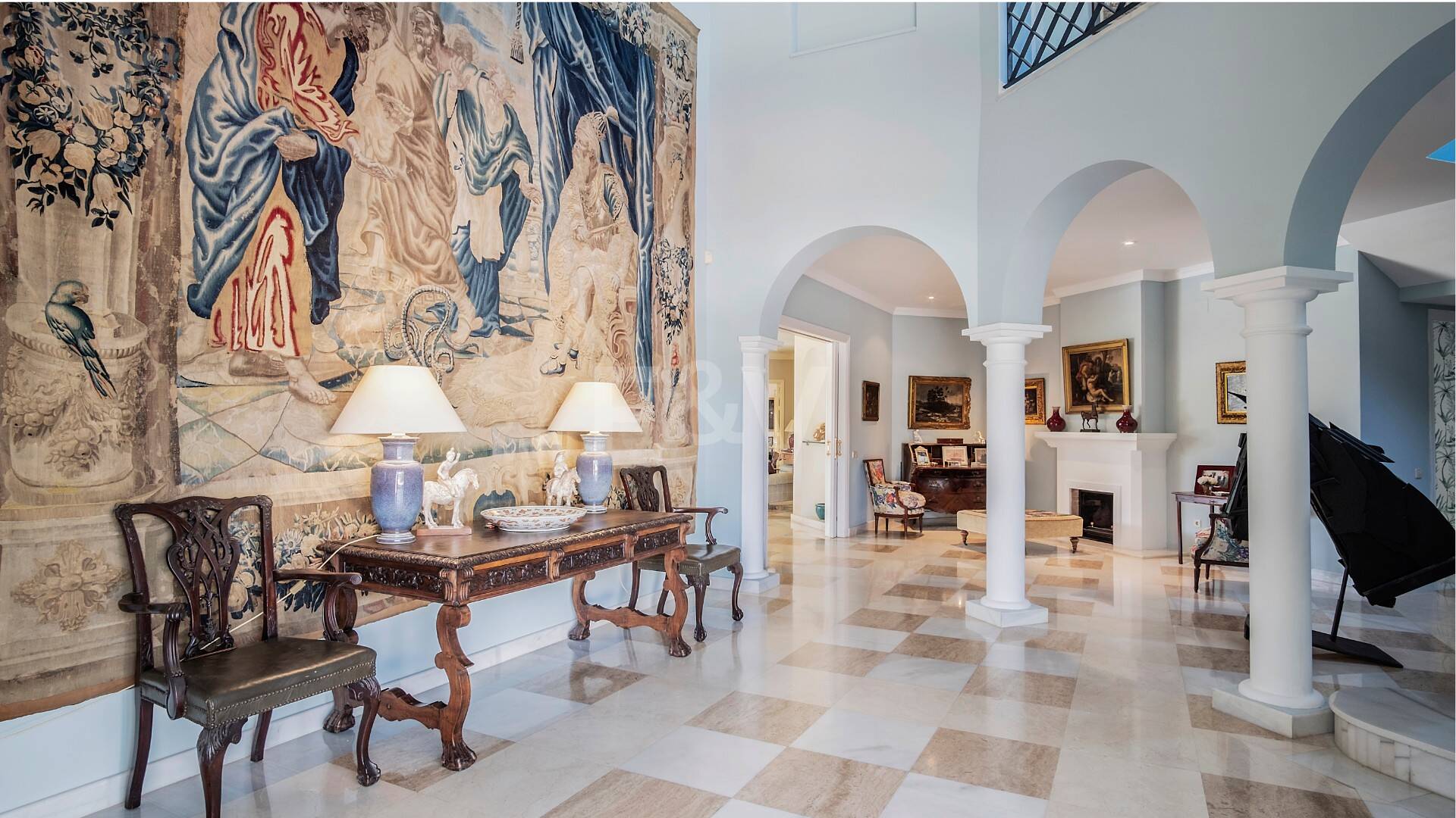 Atemberaubende Luxusvilla nur wenige Schritte vom Strand von Guadalmina entfernt