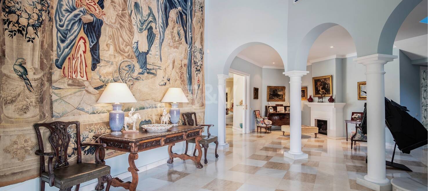 Stunning Luxury Villa just steps from Guadalmina beach