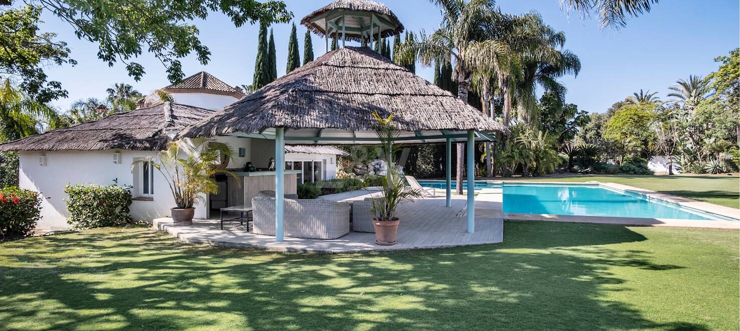 Stunning Luxury Villa just steps from Guadalmina beach