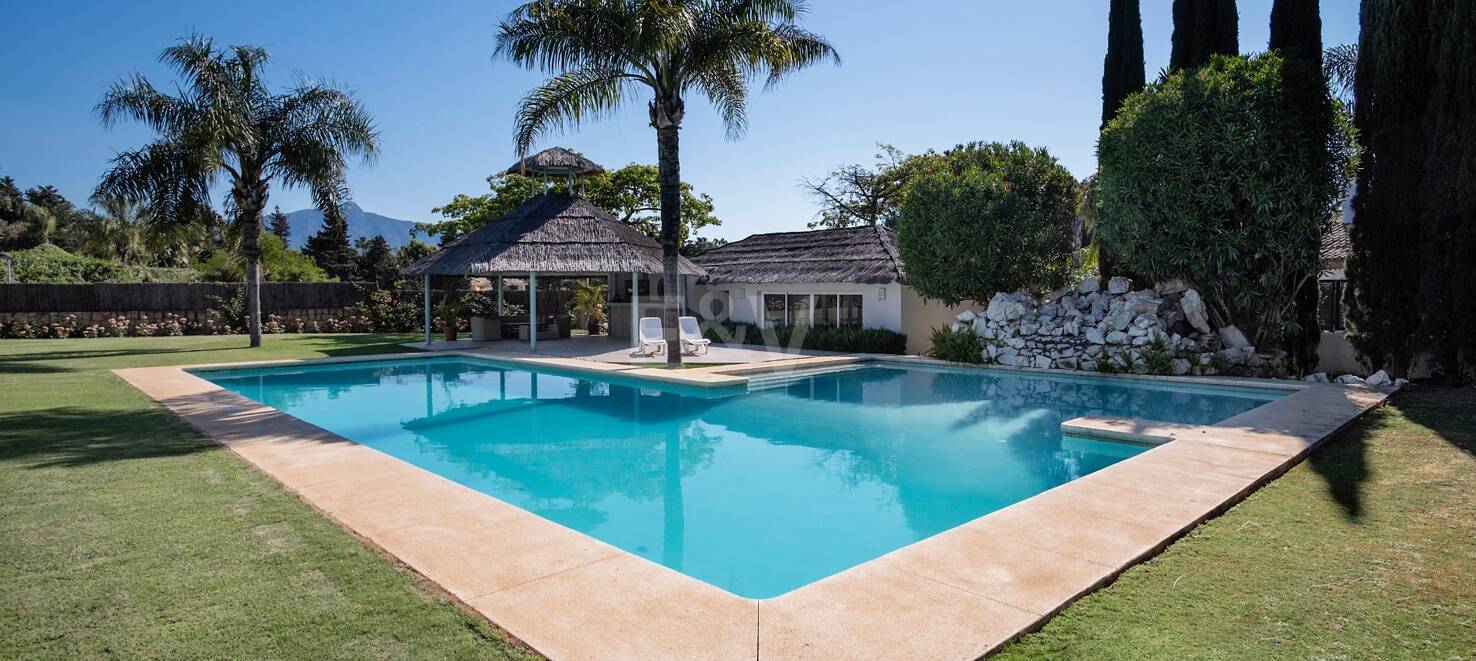 Stunning Luxury Villa just steps from Guadalmina beach