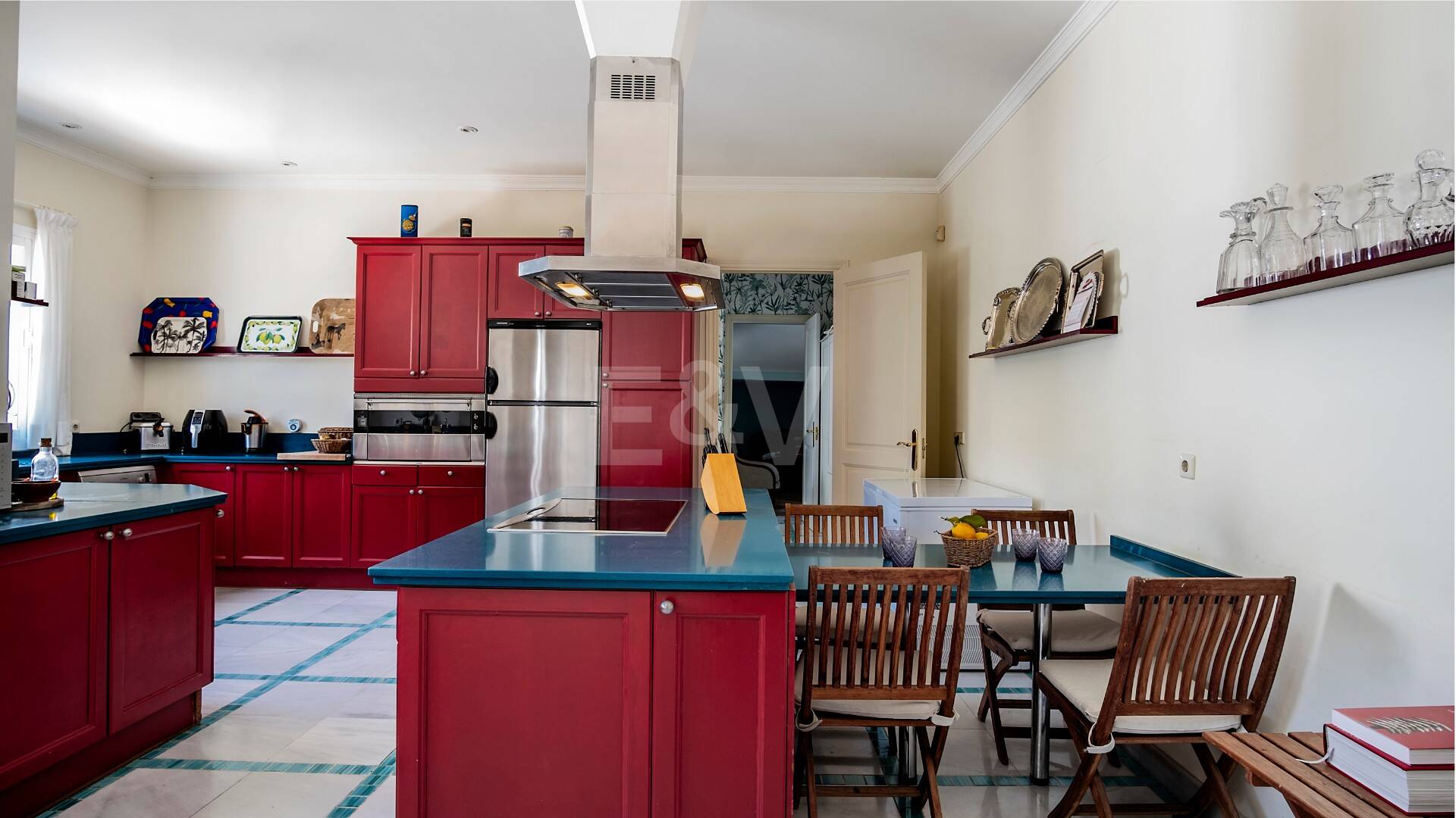 Atemberaubende Luxusvilla nur wenige Schritte vom Strand von Guadalmina entfernt