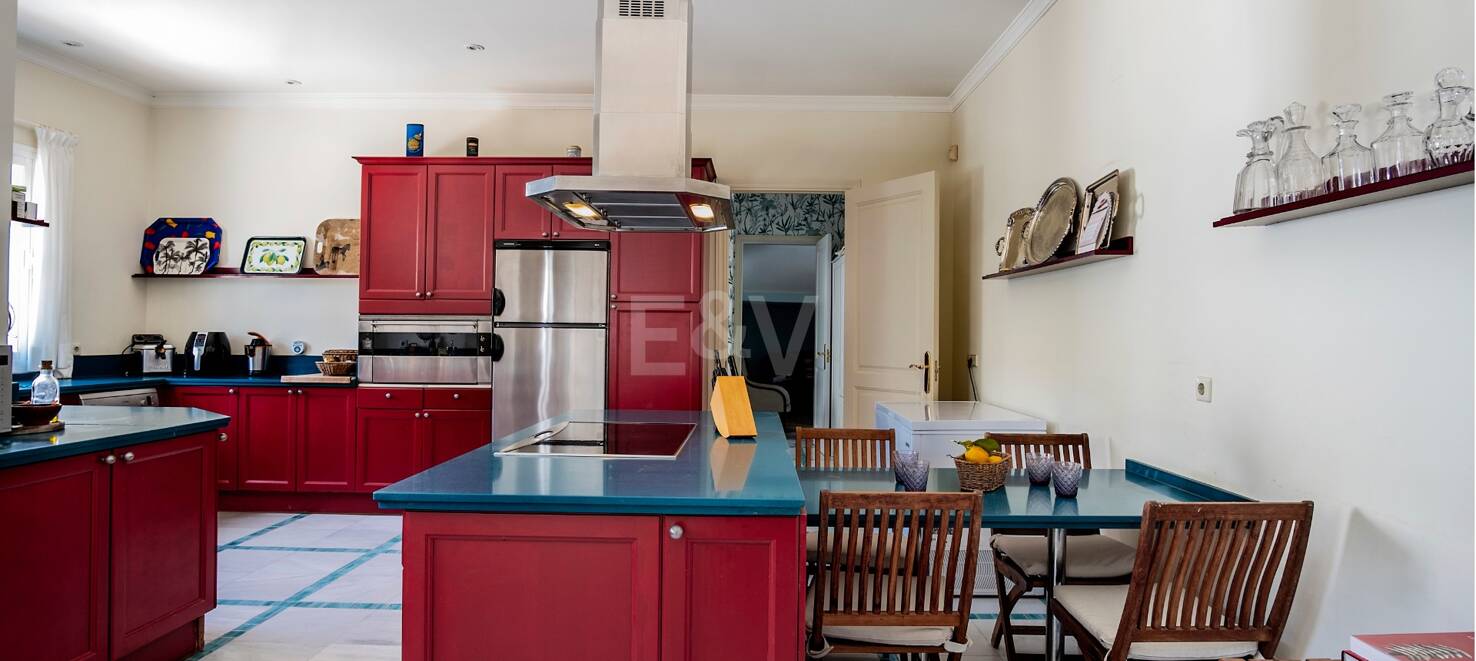 Stunning Luxury Villa just steps from Guadalmina beach