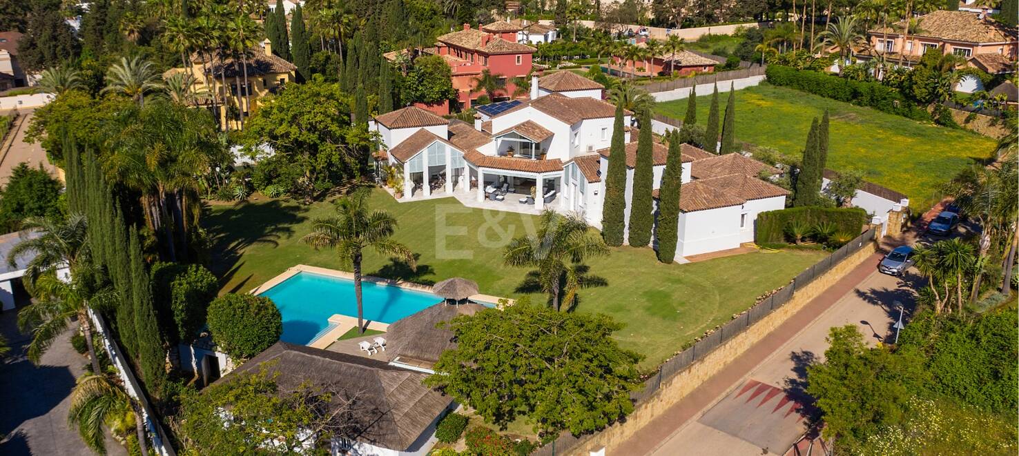 Stunning Luxury Villa just steps from Guadalmina beach