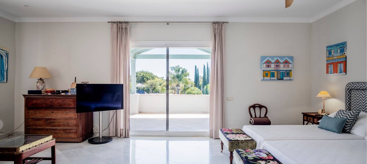 Stunning Luxury Villa just steps from Guadalmina beach