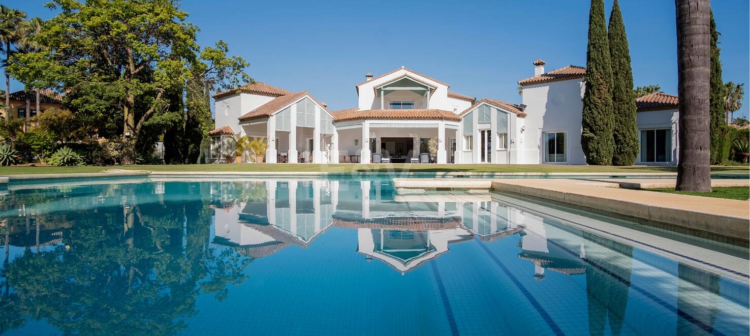 Stunning Luxury Villa just steps from Guadalmina beach