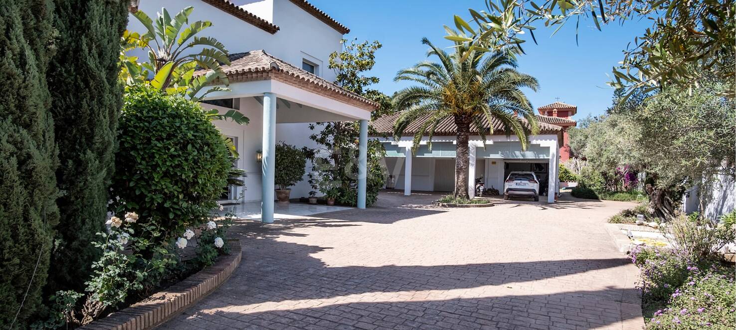Stunning Luxury Villa just steps from Guadalmina beach