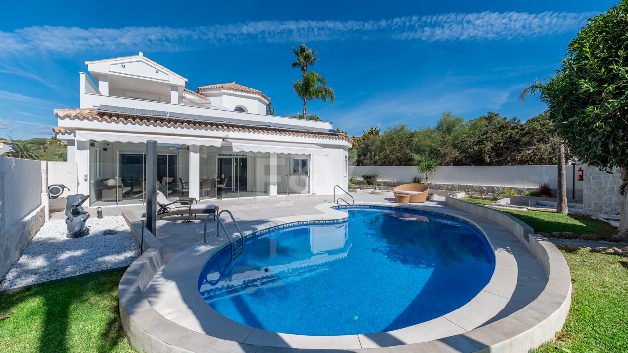 Villa à louer en Marbesa, Marbella Est