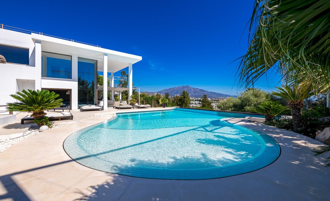 Villa de golf en primera línea en La Alquería con vistas al mar