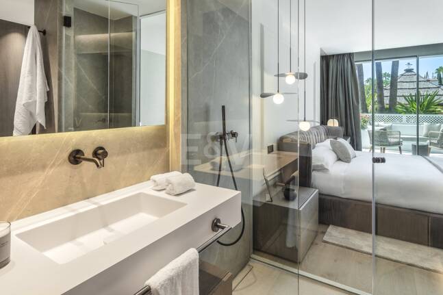 A Refined Ground Floor Apartment in Marbella’s Puente Romano Resort