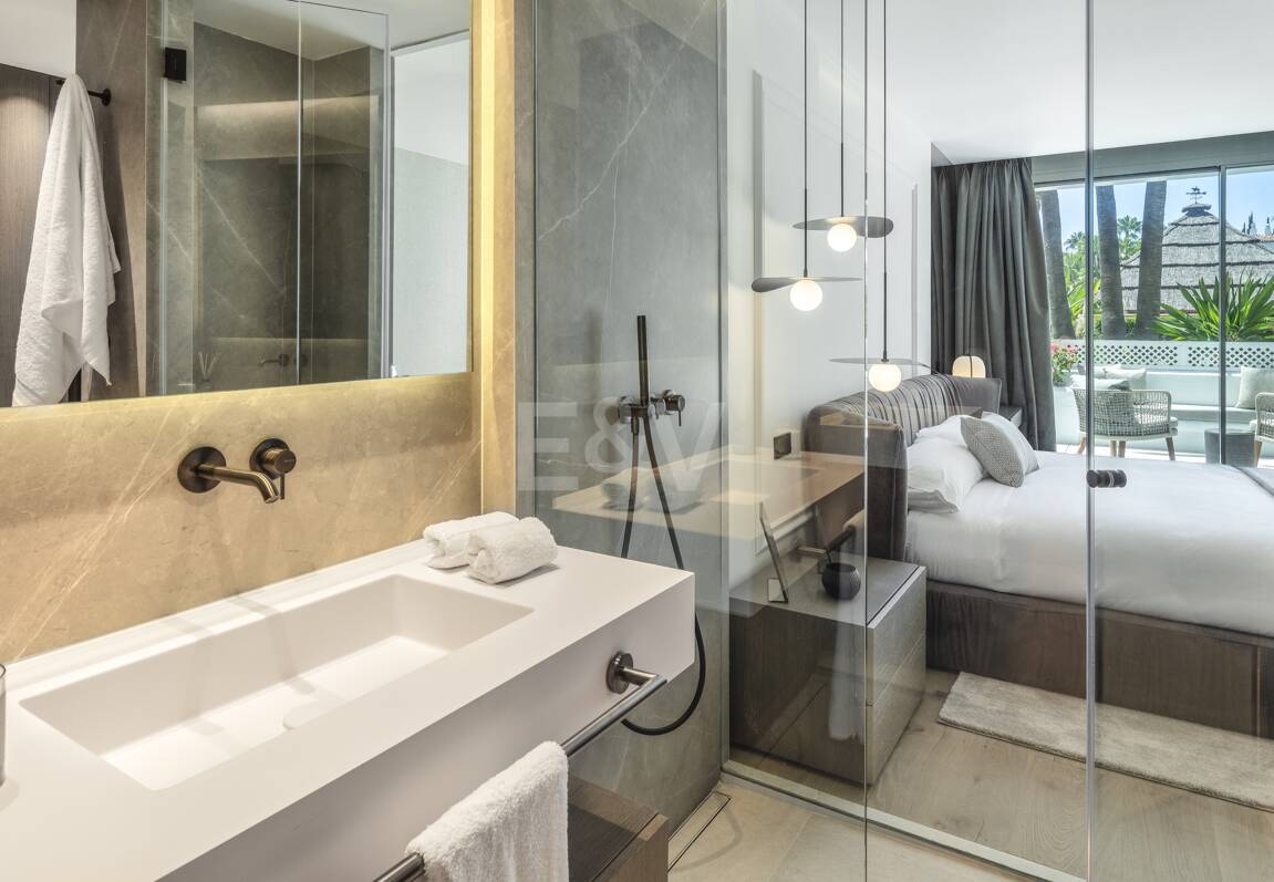 A Refined Ground Floor Apartment in Marbella’s Puente Romano Resort