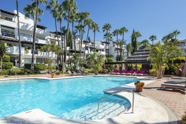 A Refined Ground Floor Apartment in Marbella’s Puente Romano Resort