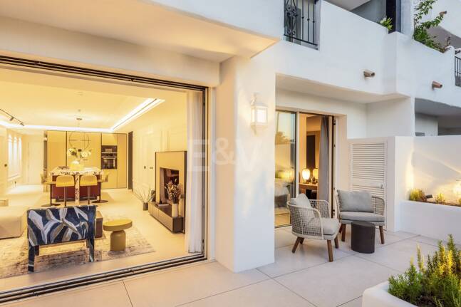 A Refined Ground Floor Apartment in Marbella’s Puente Romano Resort