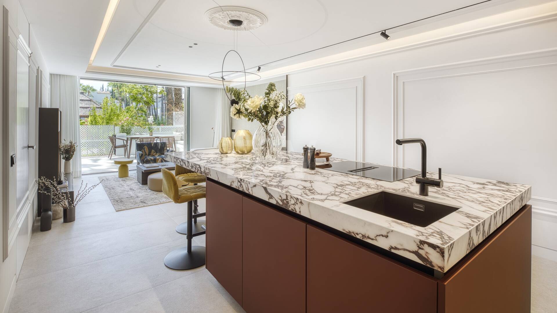 Eine raffinierte Erdgeschosswohnung in Marbellas Puente Romano Resort