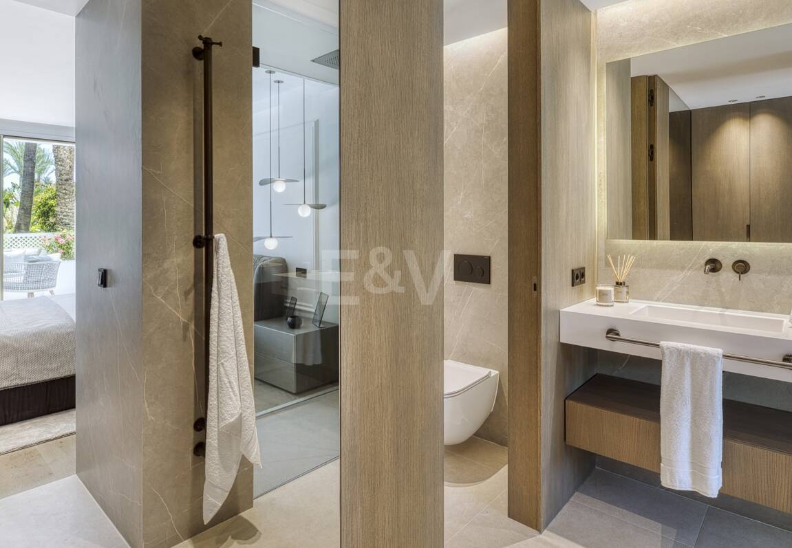 A Refined Ground Floor Apartment in Marbella’s Puente Romano Resort