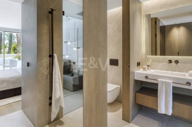 A Refined Ground Floor Apartment in Marbella’s Puente Romano Resort