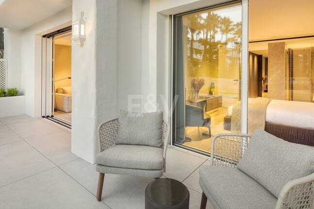 A Refined Ground Floor Apartment in Marbella’s Puente Romano Resort