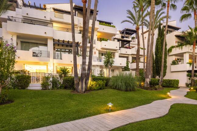 A Refined Ground Floor Apartment in Marbella’s Puente Romano Resort
