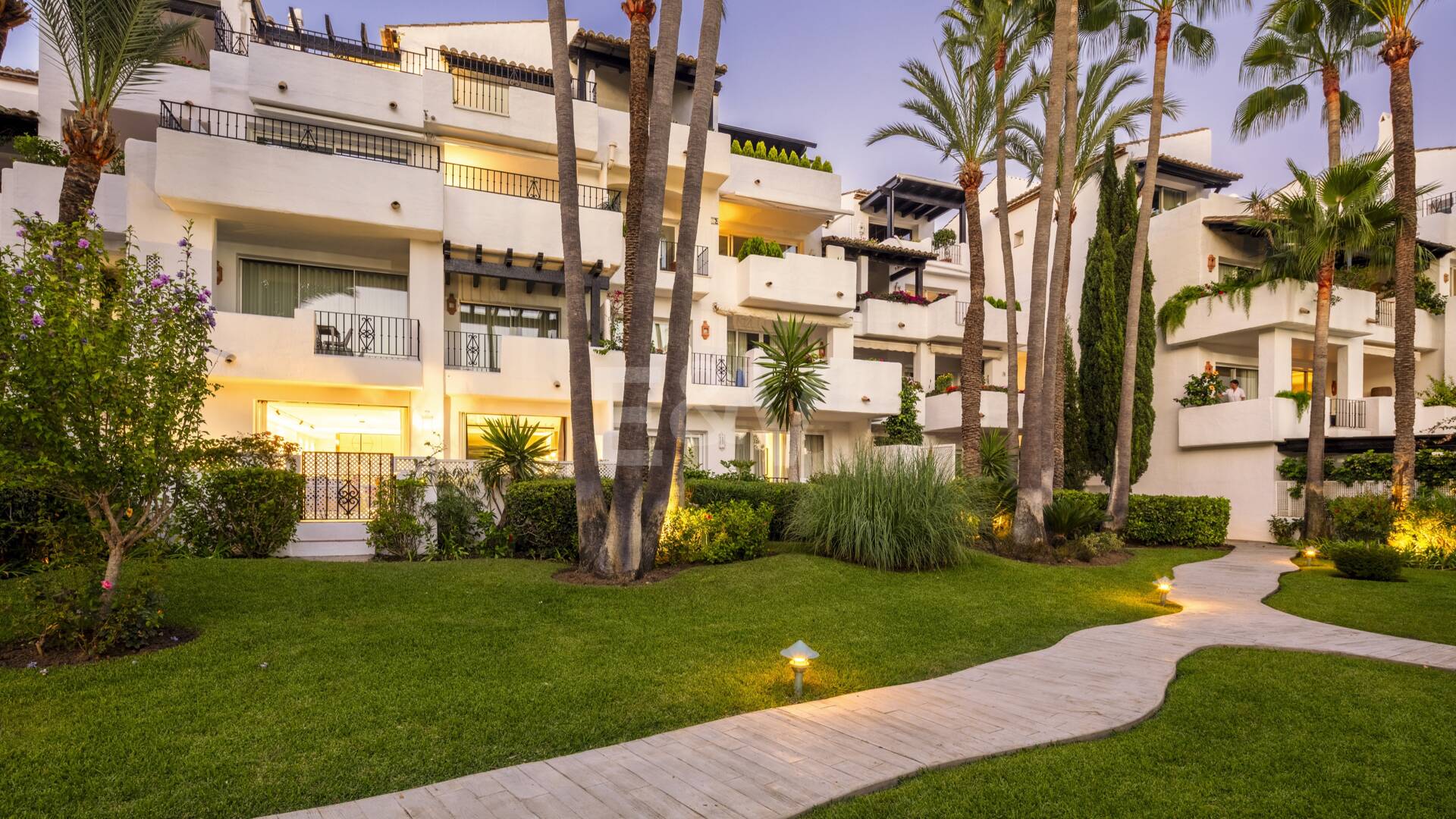 Eine raffinierte Erdgeschosswohnung in Marbellas Puente Romano Resort