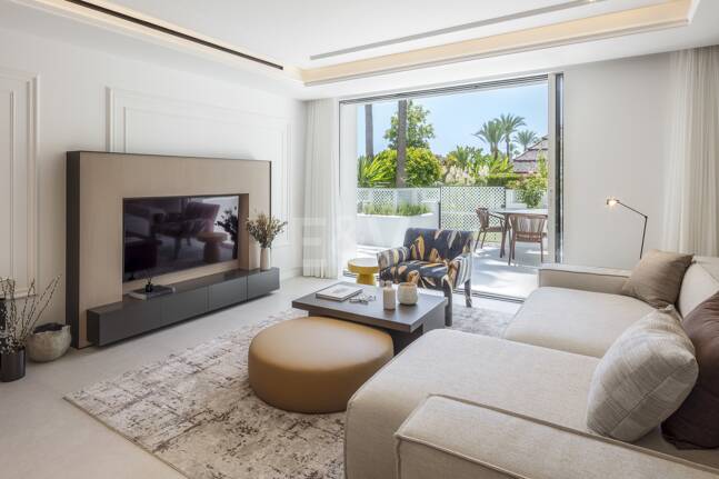 A Refined Ground Floor Apartment in Marbella’s Puente Romano Resort