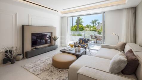 Un refinado apartamento en planta baja en el complejo Puente Romano