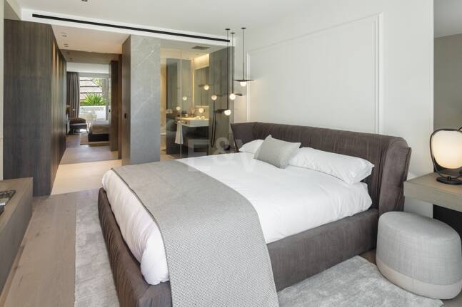 A Refined Ground Floor Apartment in Marbella’s Puente Romano Resort