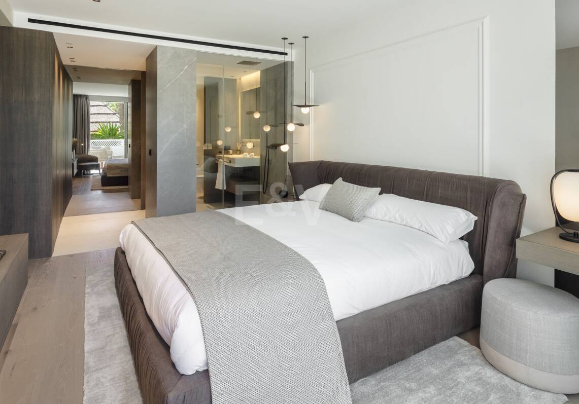 A Refined Ground Floor Apartment in Marbella’s Puente Romano Resort