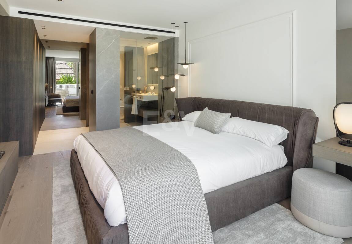 A Refined Ground Floor Apartment in Marbella’s Puente Romano Resort