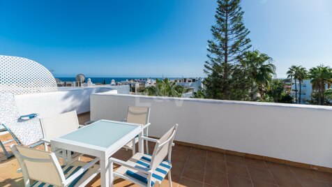 Stylish Penthouse in Marbella Real with Fantastic Rooftop Terrace