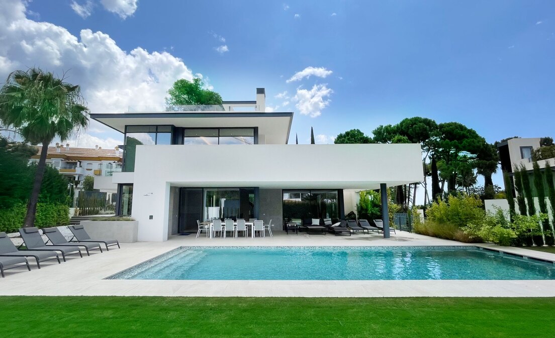 Exquisita villa de estilo moderno en la prestigiosa milla de oro de Marbella