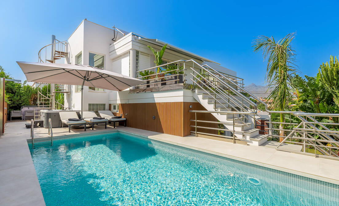 Conemporary style villa. PRICE from 10.500€ per week