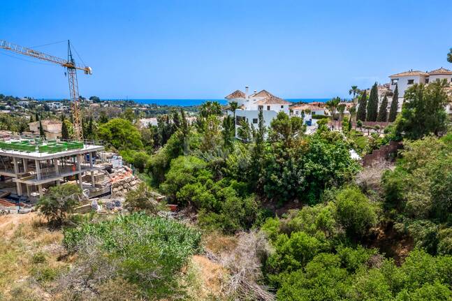 Grande opportunité dans El Paraiso Alto terrain fantastique avec vue sur la mer et le golf