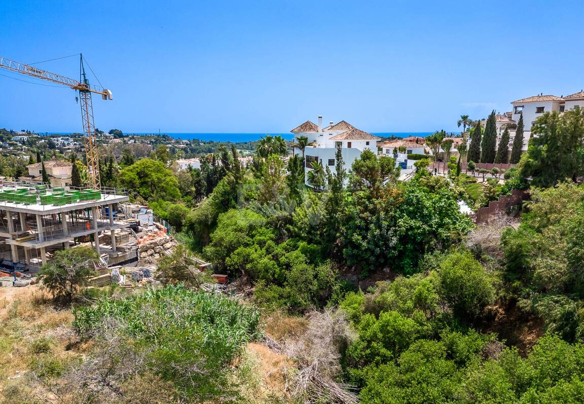 Grande opportunité dans El Paraiso Alto terrain fantastique avec vue sur la mer et le golf