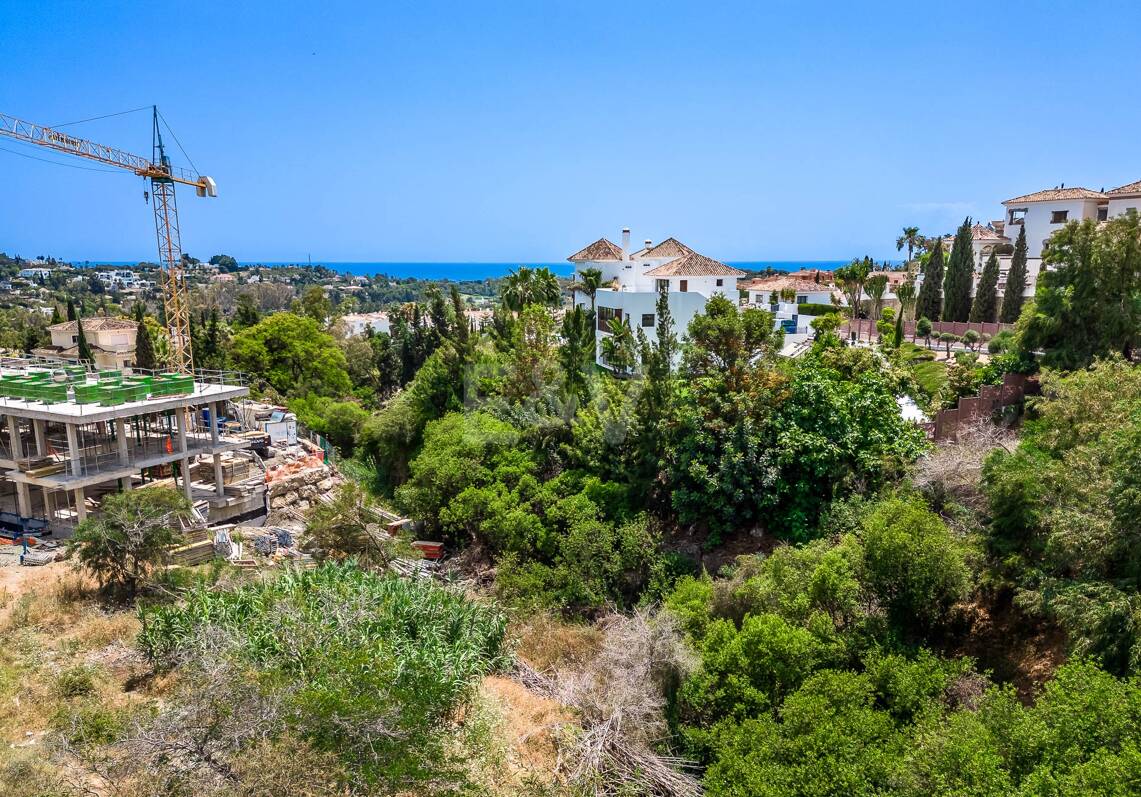 Grande opportunité dans El Paraiso Alto terrain fantastique avec vue sur la mer et le golf
