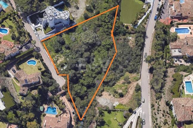 Grande opportunité dans El Paraiso Alto terrain fantastique avec vue sur la mer et le golf