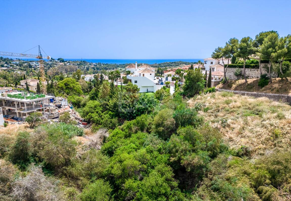 Grande opportunité dans El Paraiso Alto terrain fantastique avec vue sur la mer et le golf