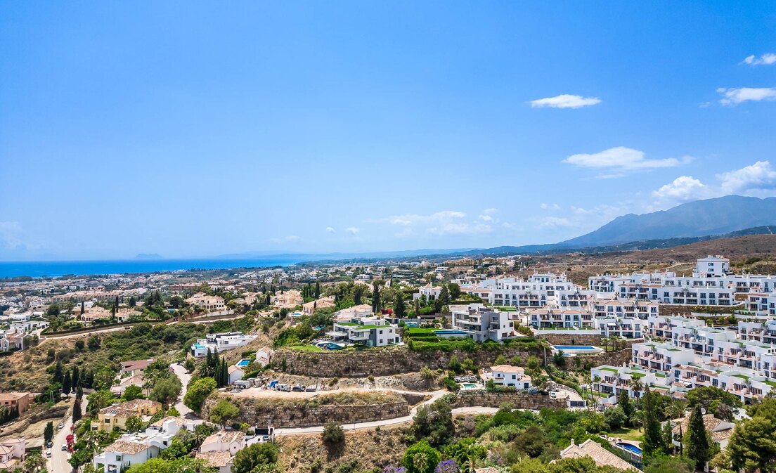 Grande opportunité dans El Paraiso Alto terrain fantastique avec vue sur la mer et le golf