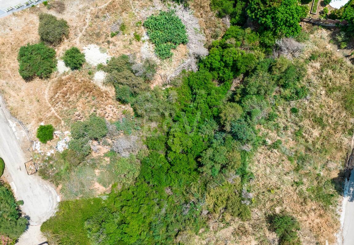 Grande opportunité dans El Paraiso Alto terrain fantastique avec vue sur la mer et le golf