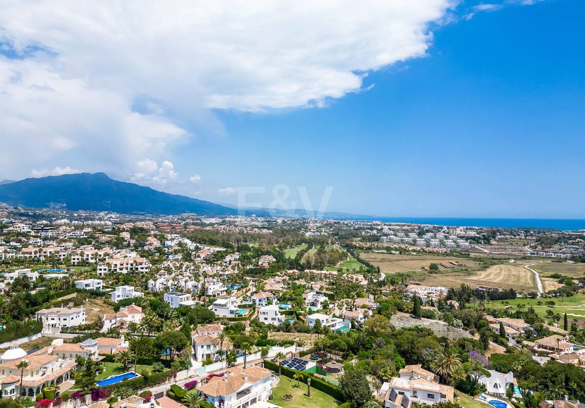 Grande opportunité dans El Paraiso Alto terrain fantastique avec vue sur la mer et le golf