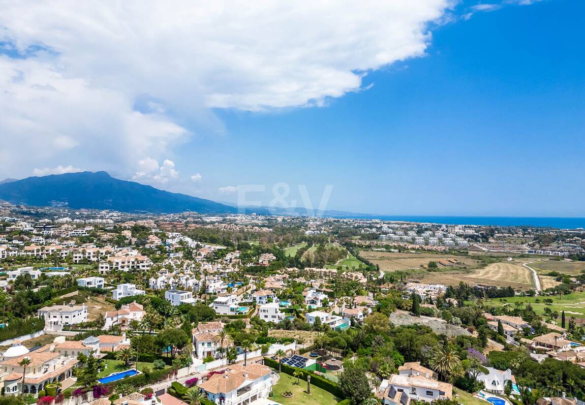 Grande opportunité dans El Paraiso Alto terrain fantastique avec vue sur la mer et le golf