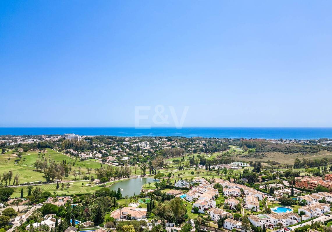 Grande opportunité dans El Paraiso Alto terrain fantastique avec vue sur la mer et le golf
