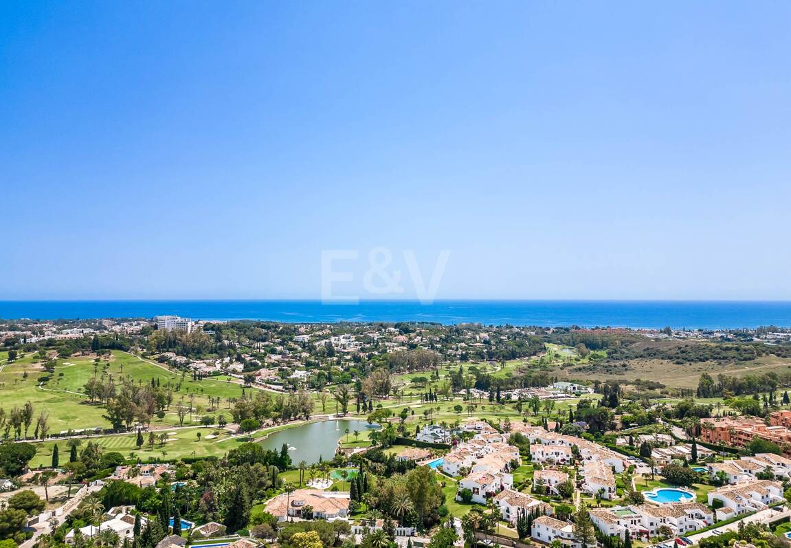 Grande opportunité dans El Paraiso Alto terrain fantastique avec vue sur la mer et le golf