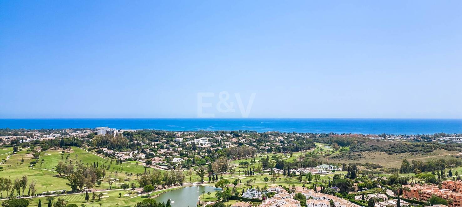 Great opportunity in El Paraiso Alto fantastic plot with sea and golf views
