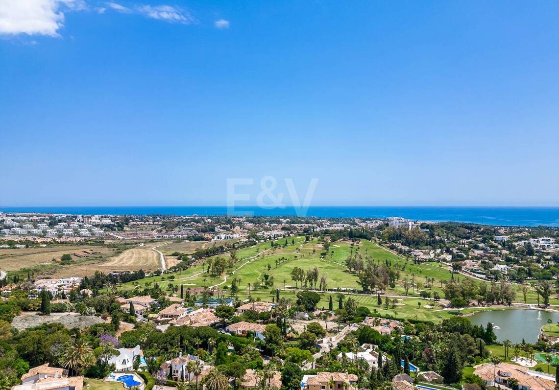 Grande opportunité dans El Paraiso Alto terrain fantastique avec vue sur la mer et le golf