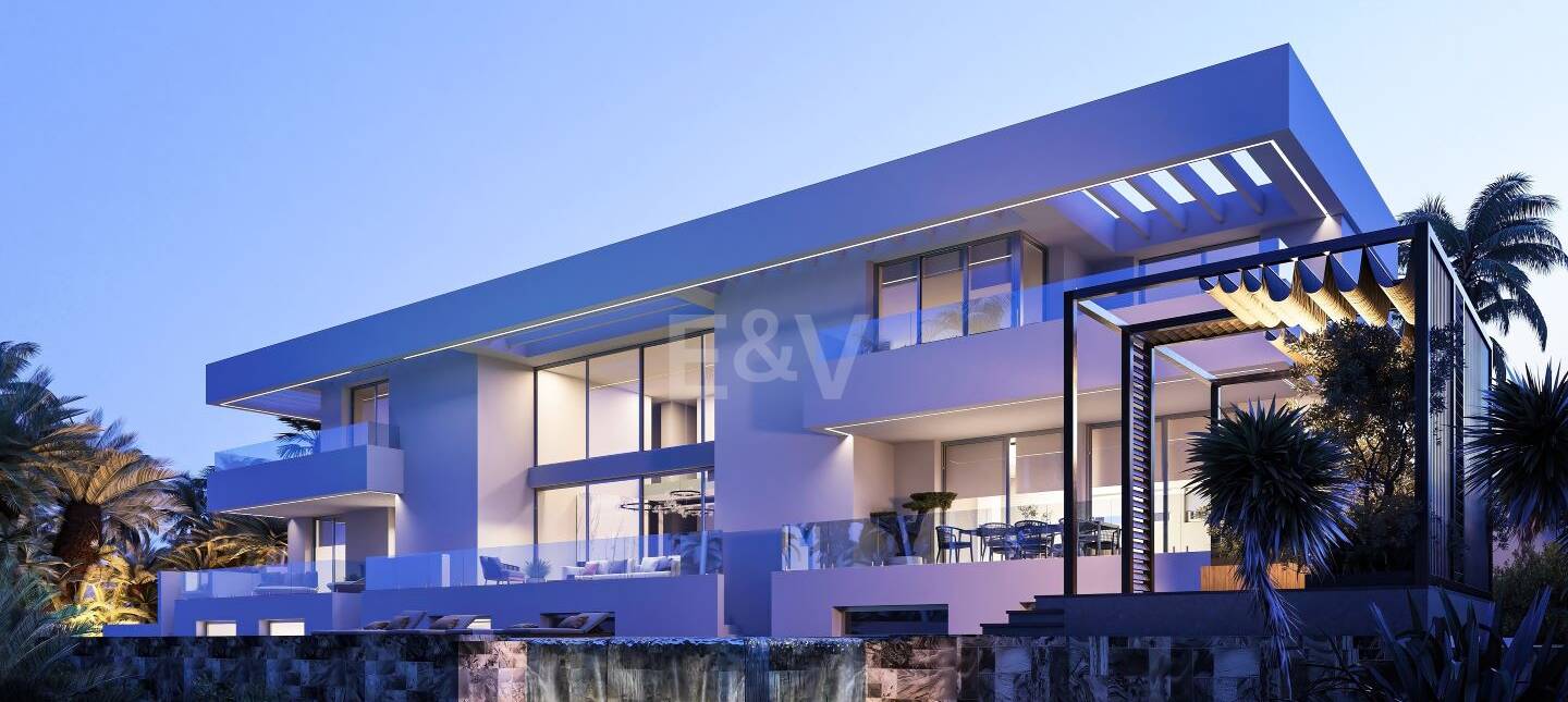 Projet de Villa El Paraiso Alto contemporain avec vue sur le golf et la mer